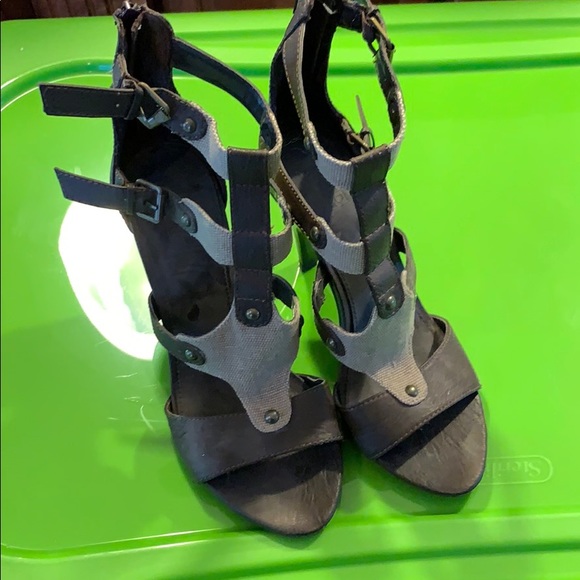 3/20$ Trend Report 9.5 gladiator heels - Picture 2 of 4